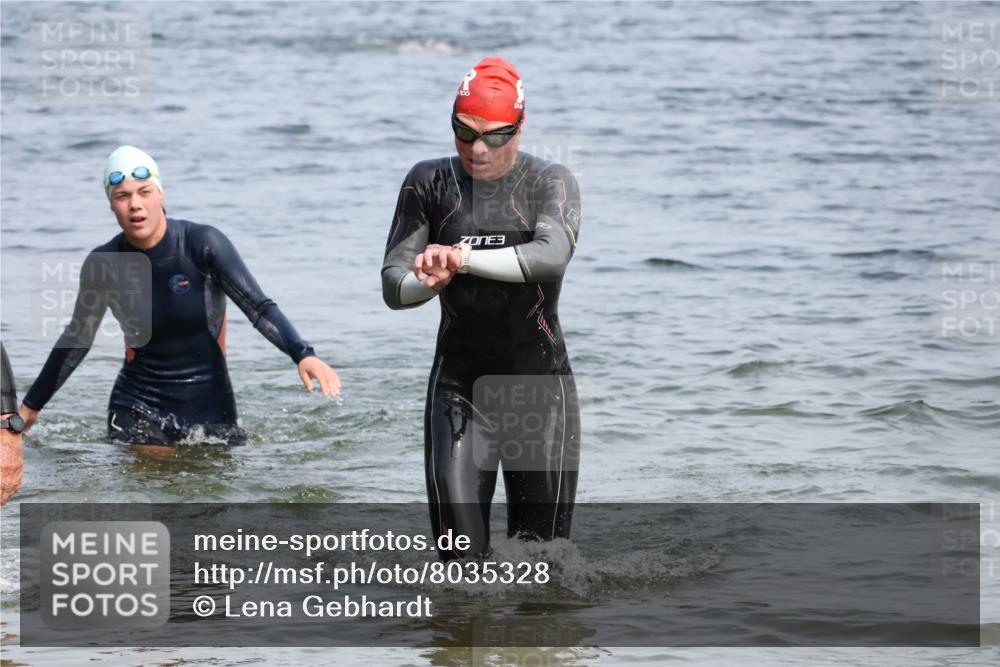 15.06.2025 - 27. Vierlanden-Triathlon Lena Gebhardt http://msf.ph/oto/8035328 15.06.2025 11:22:29 Schwimmen 891, 898, 914 meine-sportfotos.de