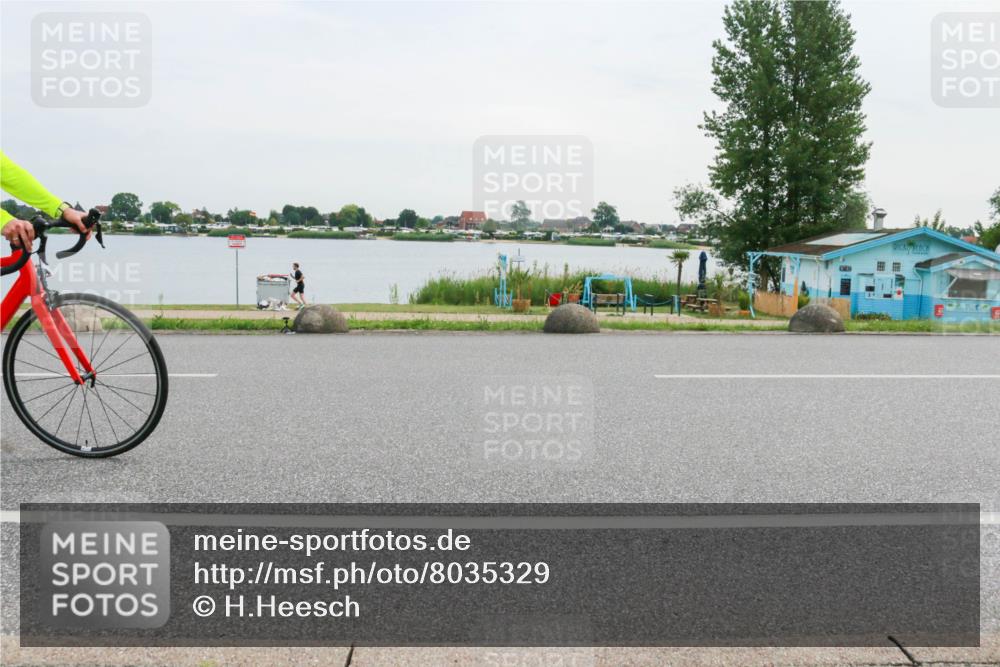 15.06.2025 - 27. Vierlanden-Triathlon H.Heesch http://msf.ph/oto/8035329 15.06.2025 10:44:47 Radfahren 7, 47, 133, 154, 161, 434 meine-sportfotos.de