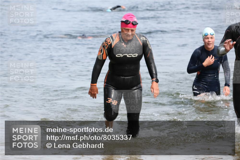 15.06.2025 - 27. Vierlanden-Triathlon Lena Gebhardt http://msf.ph/oto/8035337 15.06.2025 11:22:30 Schwimmen 891, 898, 914 meine-sportfotos.de