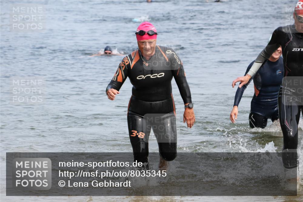 15.06.2025 - 27. Vierlanden-Triathlon Lena Gebhardt http://msf.ph/oto/8035345 15.06.2025 11:22:31 Schwimmen 891, 898, 914 meine-sportfotos.de