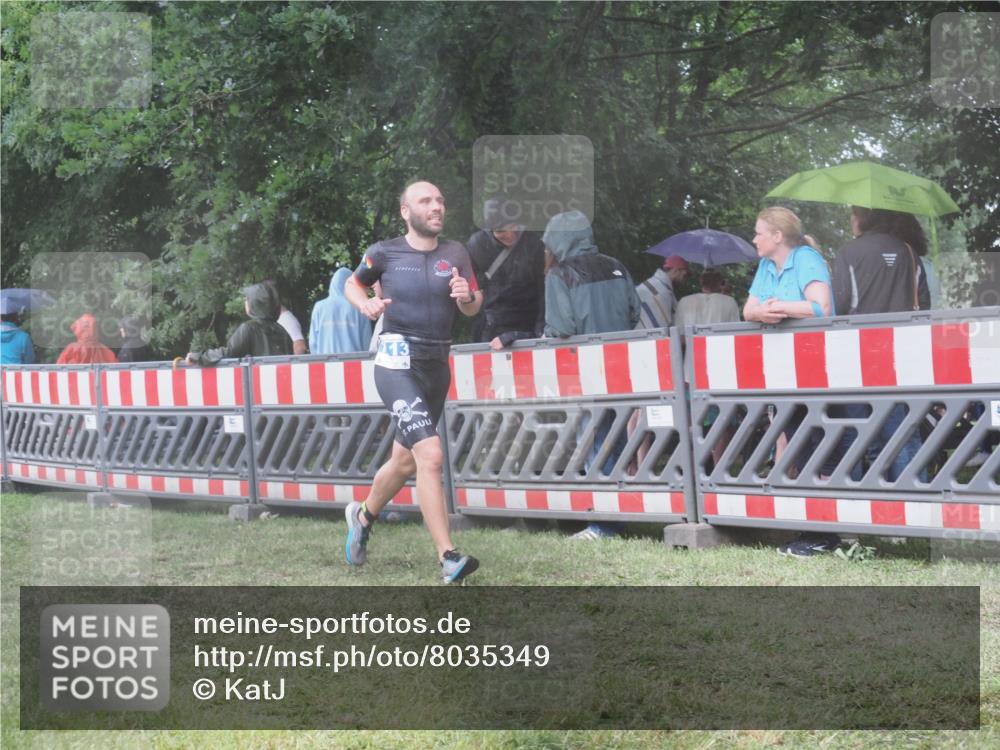 21.06.2025 - 27. Vierlanden-Triathlon KatJ http://msf.ph/oto/8035349 15.06.2025 13:51:09 Ziel 1113 meine-sportfotos.de