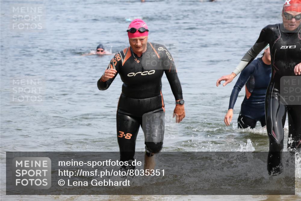 15.06.2025 - 27. Vierlanden-Triathlon Lena Gebhardt http://msf.ph/oto/8035351 15.06.2025 11:22:31 Schwimmen 891, 898, 914 meine-sportfotos.de