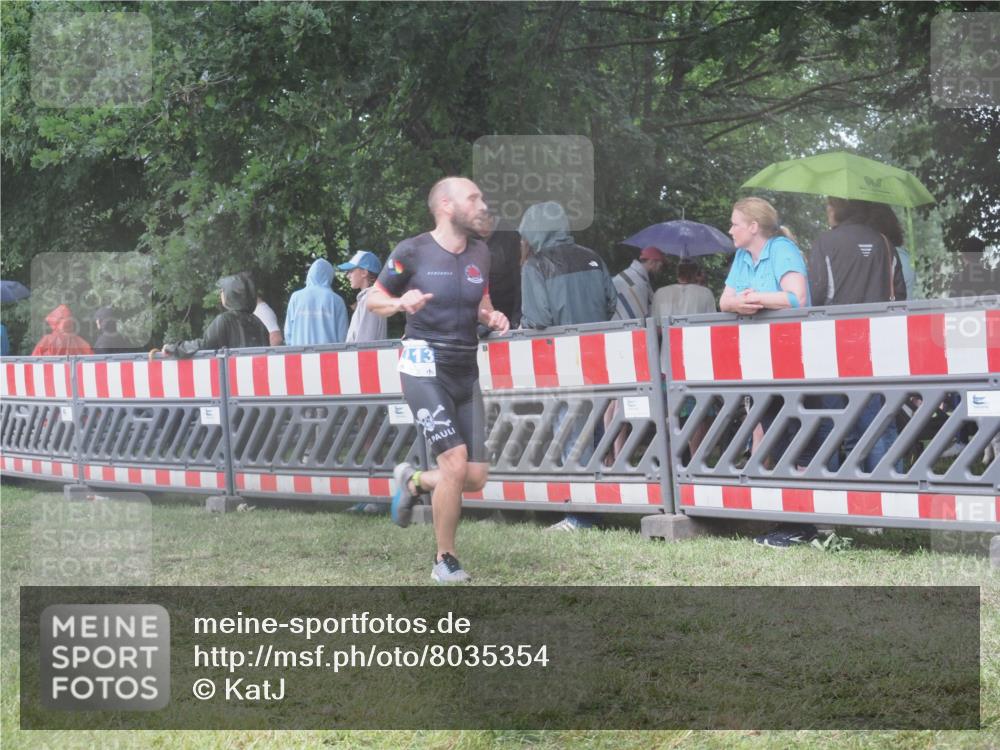 21.06.2025 - 27. Vierlanden-Triathlon KatJ http://msf.ph/oto/8035354 15.06.2025 13:51:09 Ziel 1113 meine-sportfotos.de