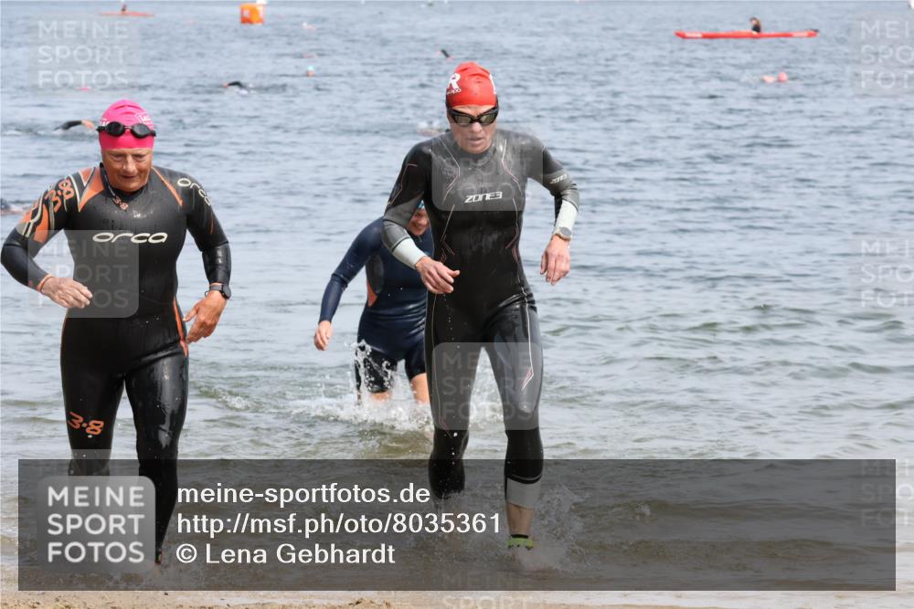 15.06.2025 - 27. Vierlanden-Triathlon Lena Gebhardt http://msf.ph/oto/8035361 15.06.2025 11:22:32 Schwimmen 891, 898, 914 meine-sportfotos.de