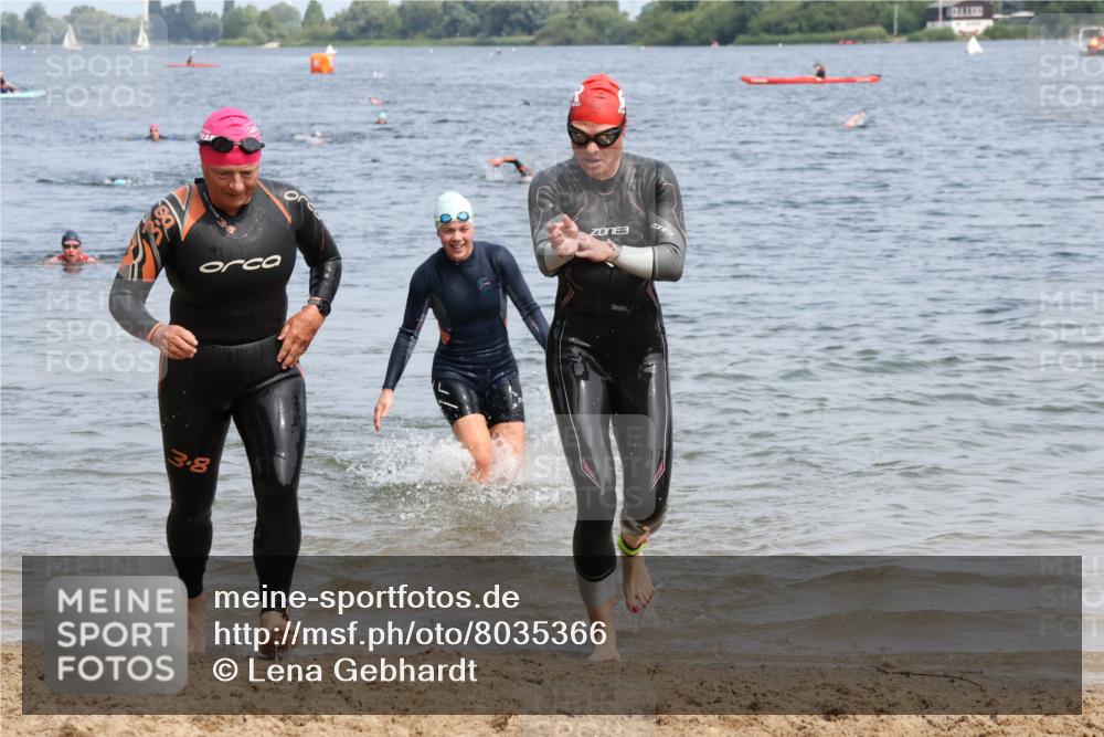 15.06.2025 - 27. Vierlanden-Triathlon Lena Gebhardt http://msf.ph/oto/8035366 15.06.2025 11:22:33 Schwimmen 891, 898, 914 meine-sportfotos.de