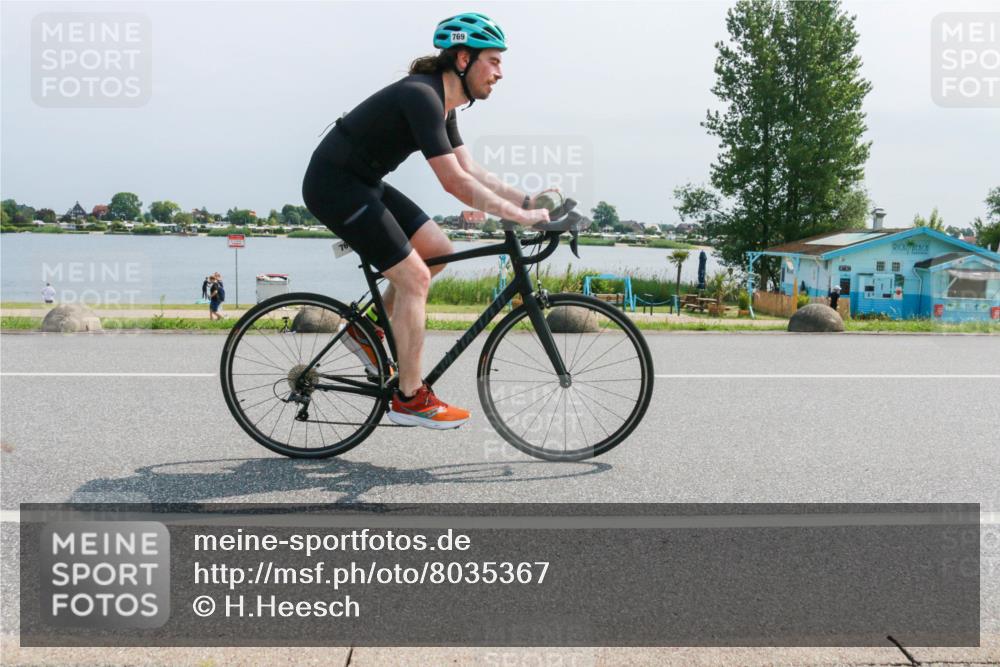 21.06.2025 - 27. Vierlanden-Triathlon H.Heesch http://msf.ph/oto/8035367 15.06.2025 11:43:53 Radfahren 769 meine-sportfotos.de
