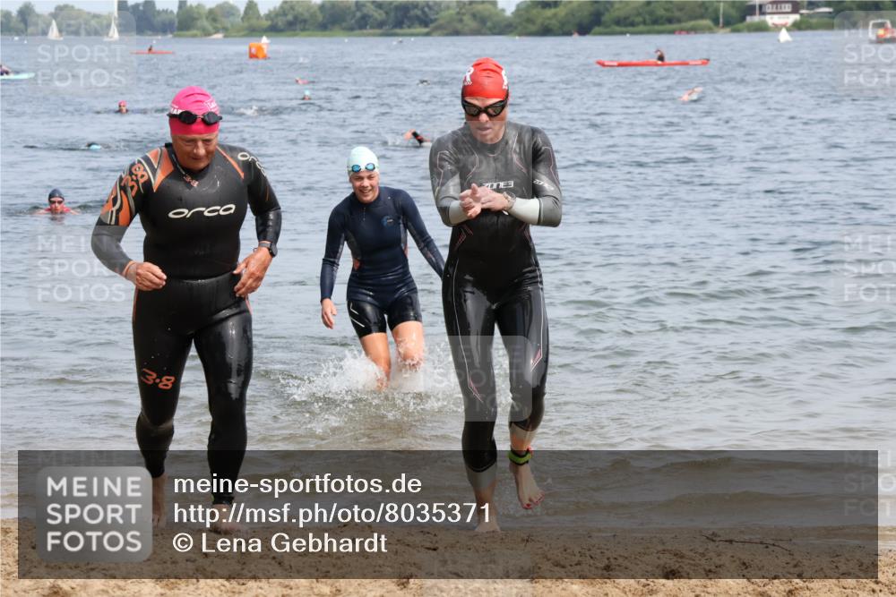 15.06.2025 - 27. Vierlanden-Triathlon Lena Gebhardt http://msf.ph/oto/8035371 15.06.2025 11:22:33 Schwimmen 891, 898, 914 meine-sportfotos.de