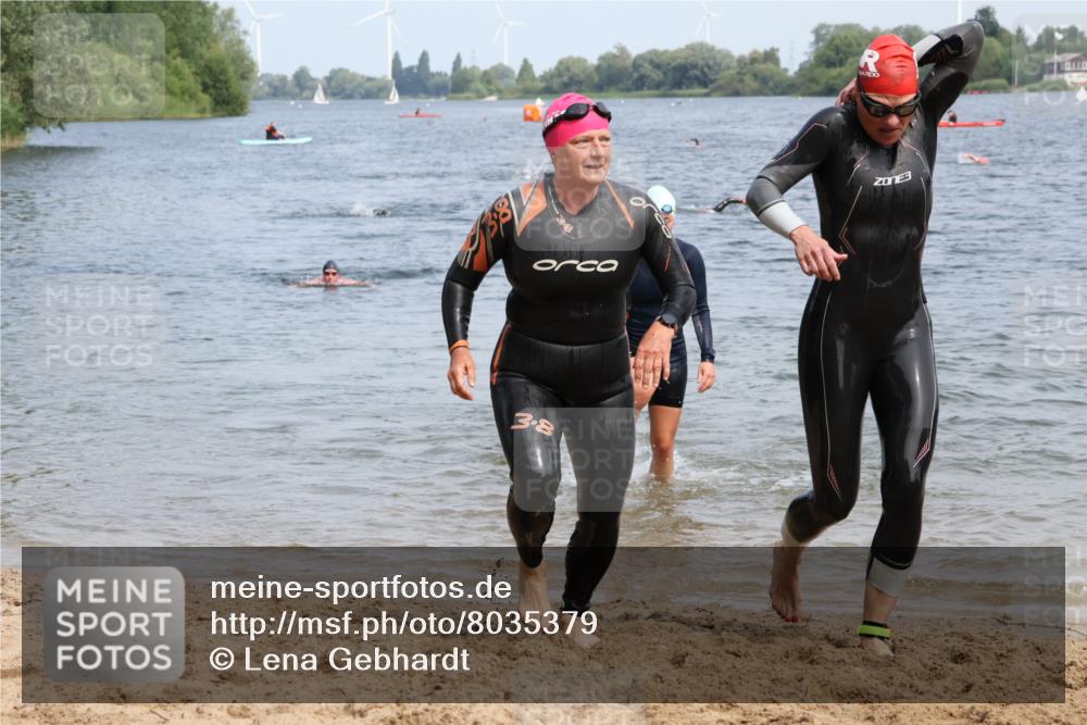 15.06.2025 - 27. Vierlanden-Triathlon Lena Gebhardt http://msf.ph/oto/8035379 15.06.2025 11:22:34 Schwimmen 891, 898, 914 meine-sportfotos.de