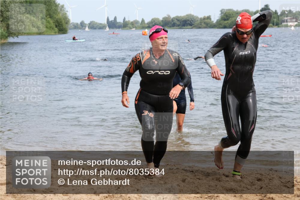 15.06.2025 - 27. Vierlanden-Triathlon Lena Gebhardt http://msf.ph/oto/8035384 15.06.2025 11:22:34 Schwimmen 891, 898, 914 meine-sportfotos.de