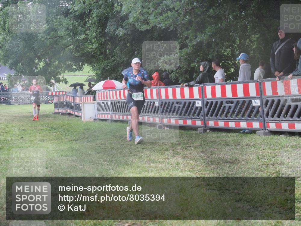 21.06.2025 - 27. Vierlanden-Triathlon KatJ http://msf.ph/oto/8035394 15.06.2025 13:51:24 Ziel 908, 1119 meine-sportfotos.de
