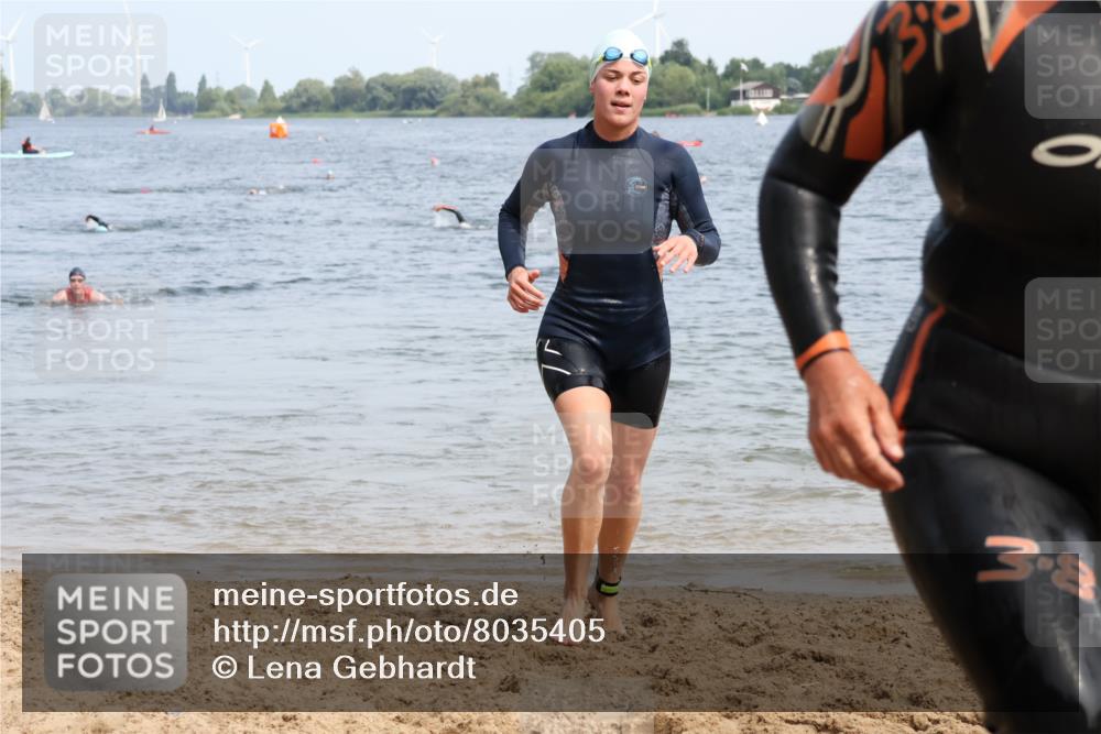 15.06.2025 - 27. Vierlanden-Triathlon Lena Gebhardt http://msf.ph/oto/8035405 15.06.2025 11:22:37 Schwimmen 891, 898, 914 meine-sportfotos.de