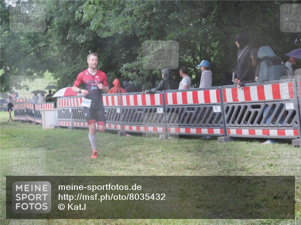 21.06.2025 - 27. Vierlanden-Triathlon KatJ http://msf.ph/oto/8035432 15.06.2025 13:51:29 Ziel 1119 meine-sportfotos.de