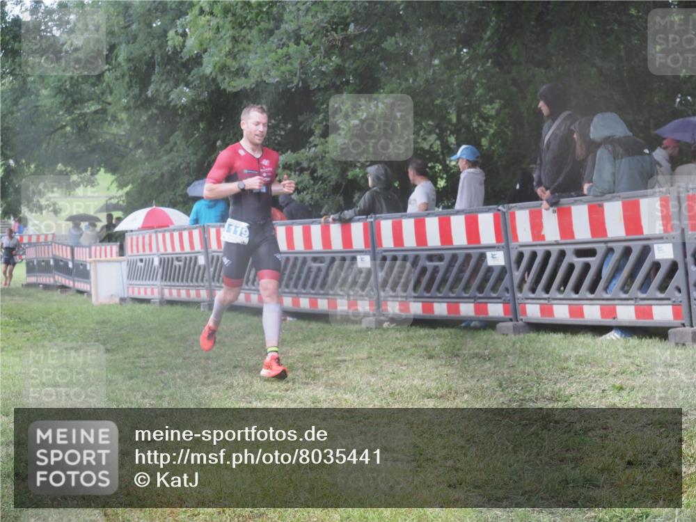 21.06.2025 - 27. Vierlanden-Triathlon KatJ http://msf.ph/oto/8035441 15.06.2025 13:51:29 Ziel 1119 meine-sportfotos.de