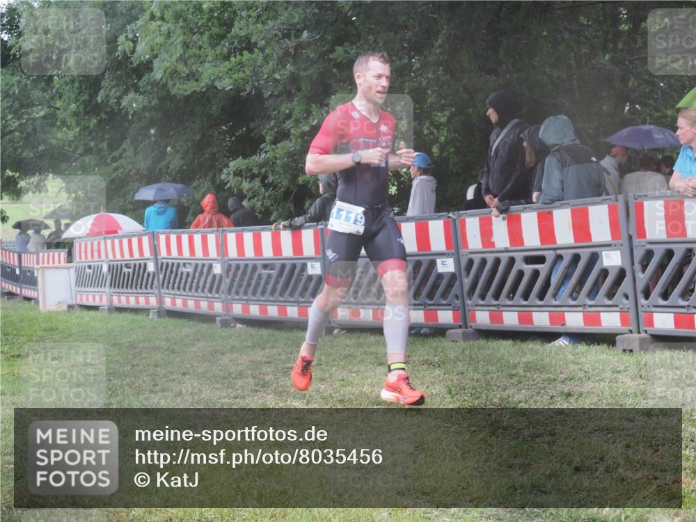 21.06.2025 - 27. Vierlanden-Triathlon KatJ http://msf.ph/oto/8035456 15.06.2025 13:51:30 Ziel 1119 meine-sportfotos.de