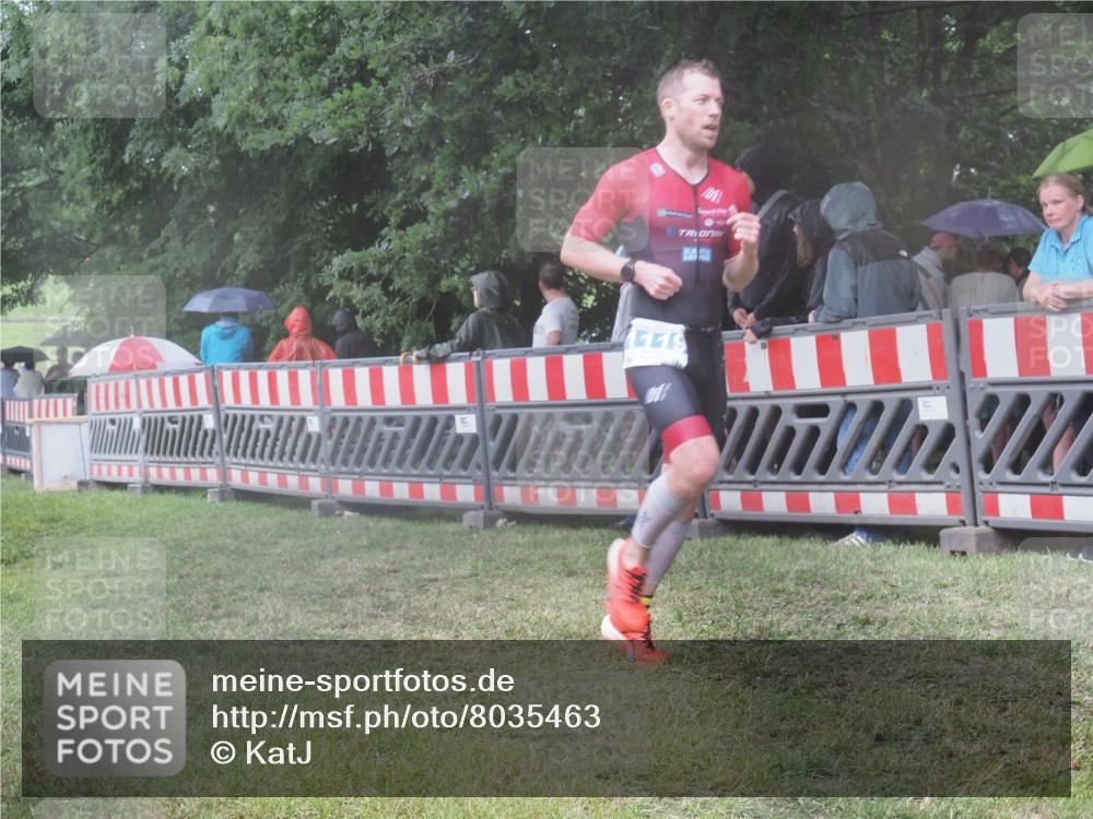 21.06.2025 - 27. Vierlanden-Triathlon KatJ http://msf.ph/oto/8035463 15.06.2025 13:51:30 Ziel 1119 meine-sportfotos.de