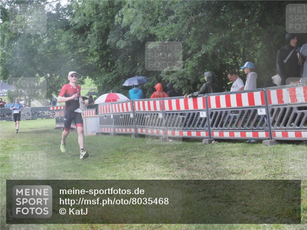 21.06.2025 - 27. Vierlanden-Triathlon KatJ http://msf.ph/oto/8035468 15.06.2025 13:51:45 Ziel 1115 meine-sportfotos.de