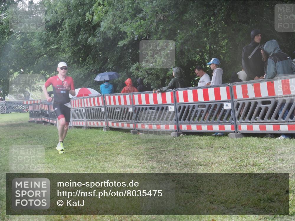 21.06.2025 - 27. Vierlanden-Triathlon KatJ http://msf.ph/oto/8035475 15.06.2025 13:51:46 Ziel 729, 1115, 1154 meine-sportfotos.de