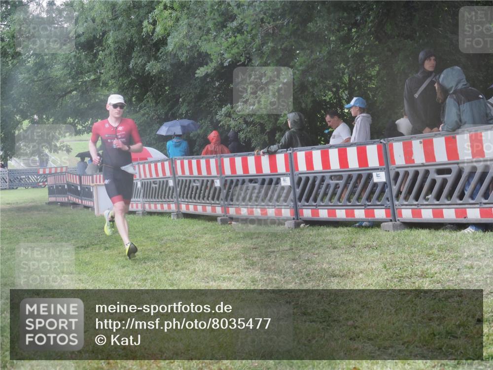 21.06.2025 - 27. Vierlanden-Triathlon KatJ http://msf.ph/oto/8035477 15.06.2025 13:51:46 Ziel 729, 1115, 1154 meine-sportfotos.de