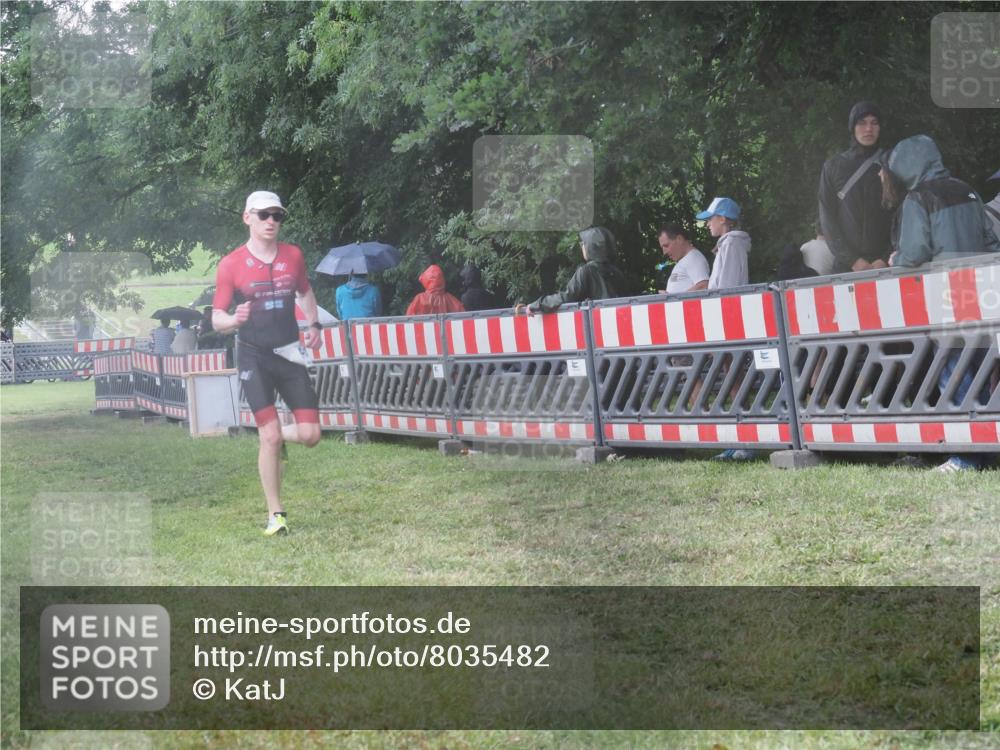 21.06.2025 - 27. Vierlanden-Triathlon KatJ http://msf.ph/oto/8035482 15.06.2025 13:51:46 Ziel 729, 1115, 1154 meine-sportfotos.de