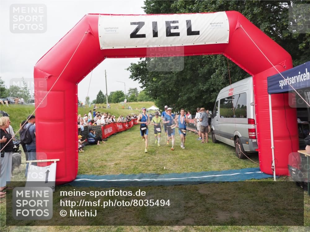 21.06.2025 - 27. Vierlanden-Triathlon MichiJ http://msf.ph/oto/8035494 15.06.2026 13:00:31 Ziel 94, 1044, 1046, 1047, 1048 meine-sportfotos.de