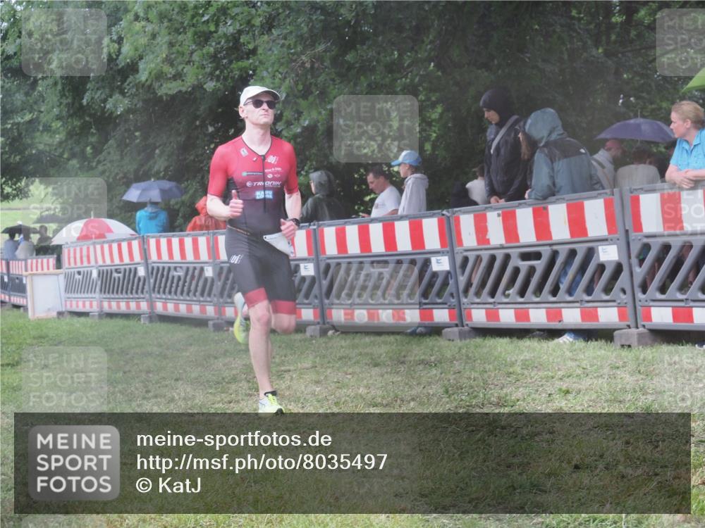 21.06.2025 - 27. Vierlanden-Triathlon KatJ http://msf.ph/oto/8035497 15.06.2025 13:51:47 Ziel 729, 1115, 1154 meine-sportfotos.de