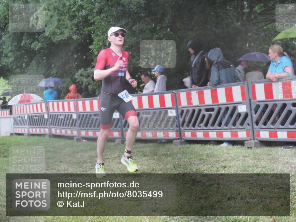 21.06.2025 - 27. Vierlanden-Triathlon KatJ http://msf.ph/oto/8035499 15.06.2025 13:51:47 Ziel 729, 1115, 1154 meine-sportfotos.de