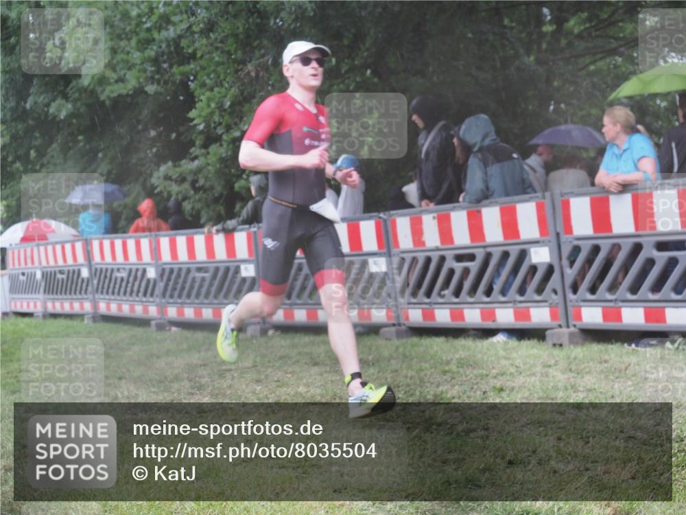 21.06.2025 - 27. Vierlanden-Triathlon KatJ http://msf.ph/oto/8035504 15.06.2025 13:51:47 Ziel 729, 1115, 1154 meine-sportfotos.de