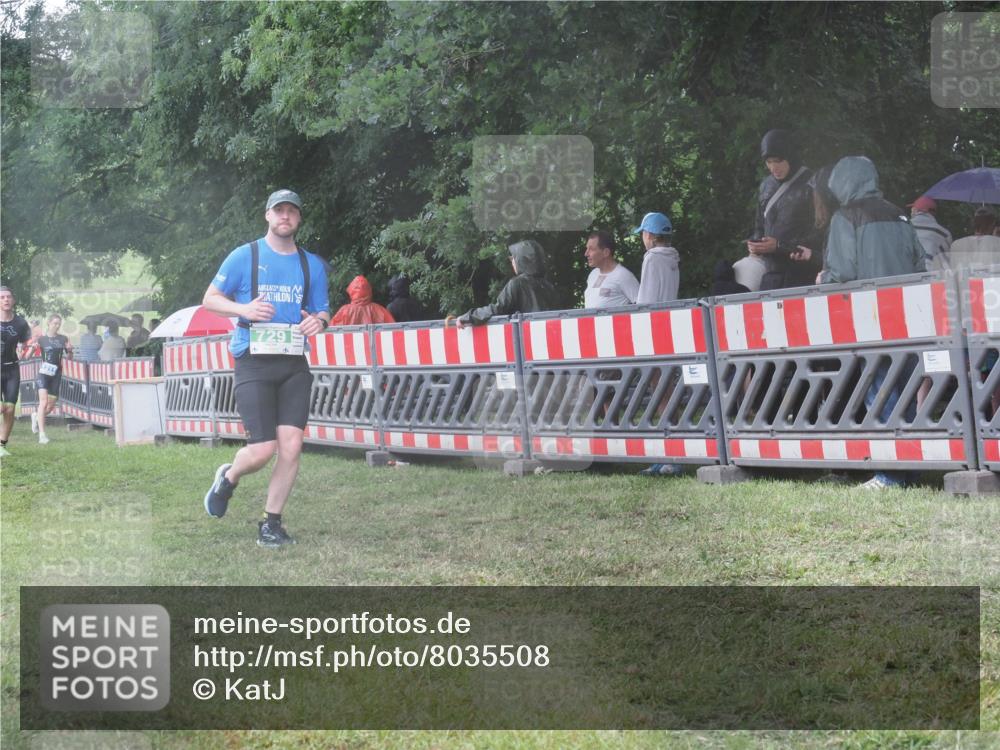 21.06.2025 - 27. Vierlanden-Triathlon KatJ http://msf.ph/oto/8035508 15.06.2025 13:51:54 Ziel 729, 1154 meine-sportfotos.de