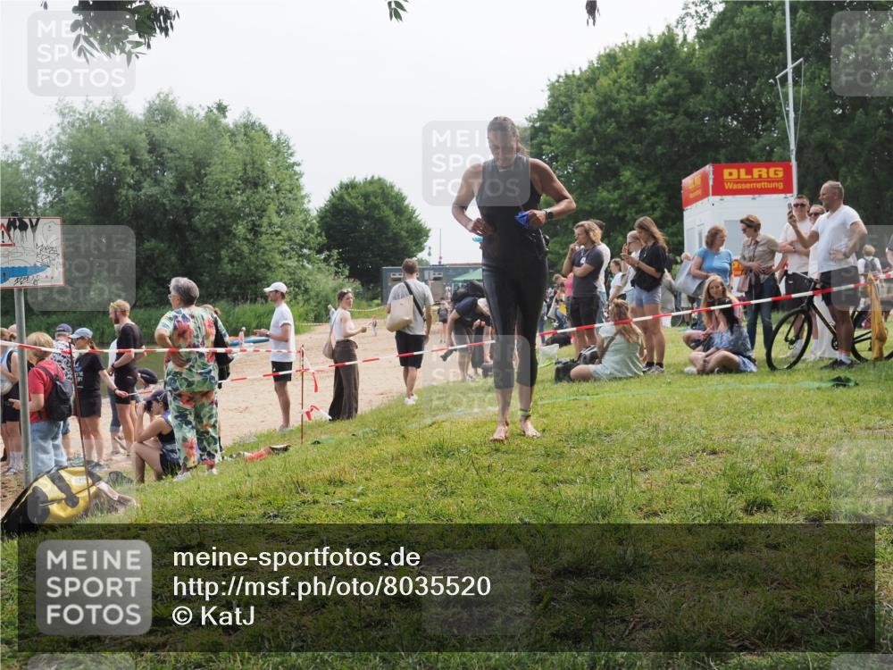 15.06.2025 - 27. Vierlanden-Triathlon KatJ http://msf.ph/oto/8035520 15.06.2025 11:20:17 Schwimmen 880, 930, 940, 976 meine-sportfotos.de