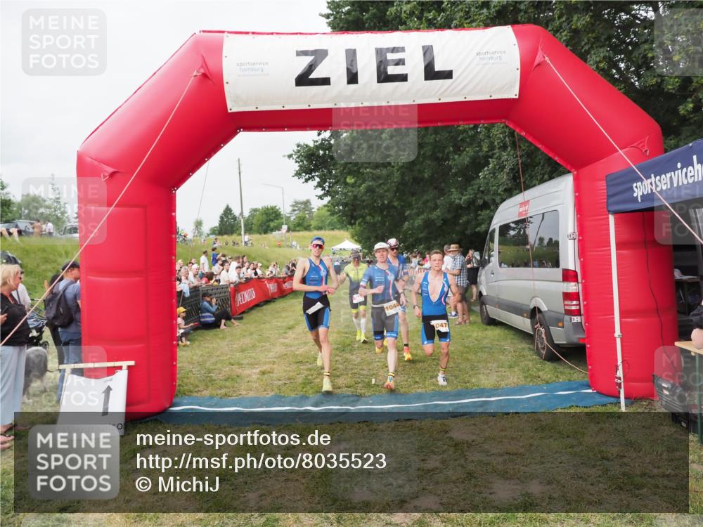 21.06.2025 - 27. Vierlanden-Triathlon MichiJ http://msf.ph/oto/8035523 15.06.2026 13:00:32 Ziel 94, 1044, 1046, 1047, 1048 meine-sportfotos.de