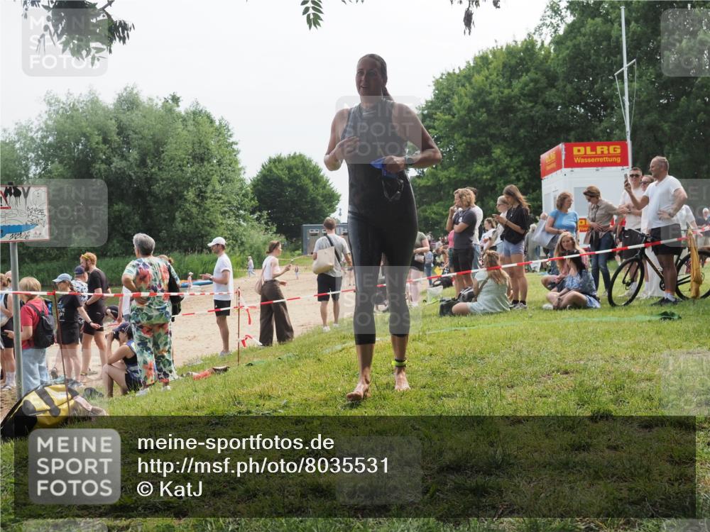 15.06.2025 - 27. Vierlanden-Triathlon KatJ http://msf.ph/oto/8035531 15.06.2025 11:20:17 Schwimmen 880, 930, 940, 976 meine-sportfotos.de