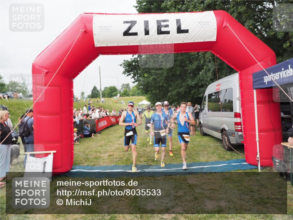 21.06.2025 - 27. Vierlanden-Triathlon MichiJ http://msf.ph/oto/8035533 15.06.2026 13:00:32 Ziel 94, 1044, 1046, 1047, 1048 meine-sportfotos.de