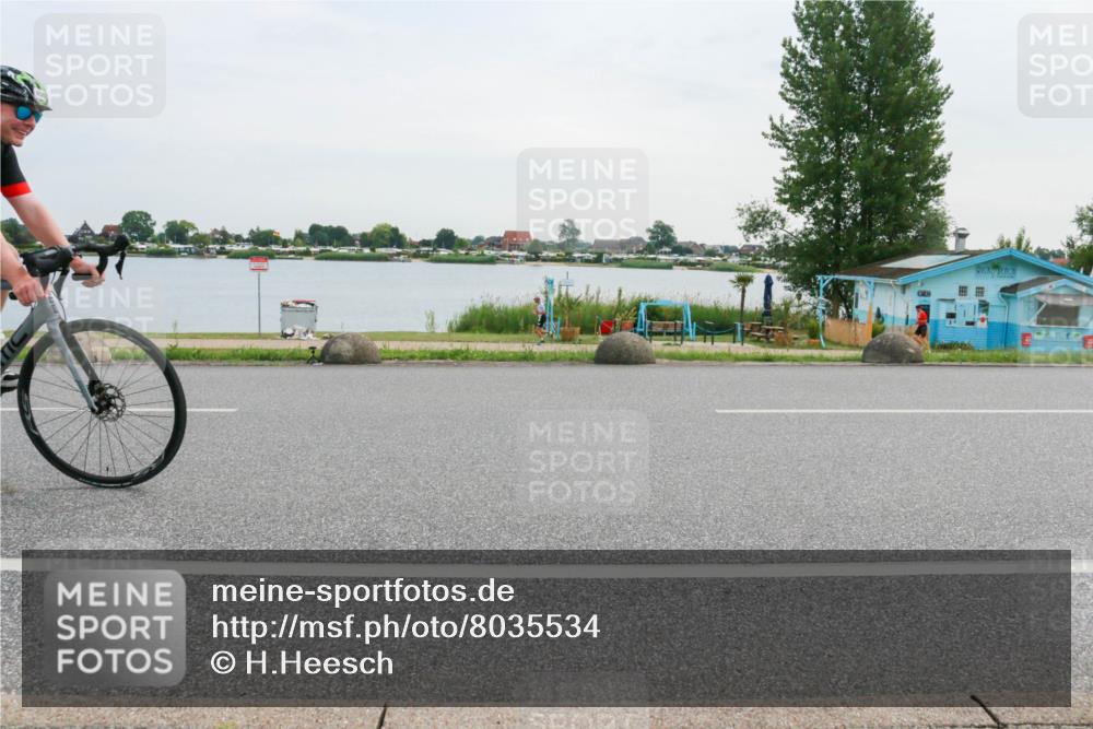 15.06.2025 - 27. Vierlanden-Triathlon H.Heesch http://msf.ph/oto/8035534 15.06.2025 10:45:12 Radfahren 400, 456, 458 meine-sportfotos.de