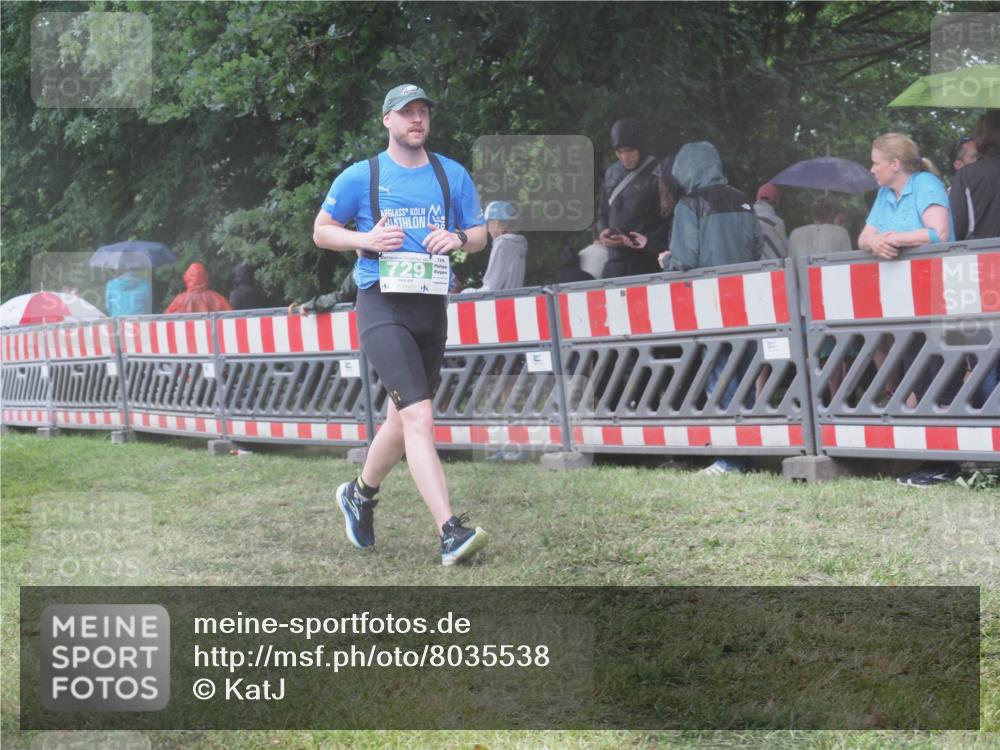 21.06.2025 - 27. Vierlanden-Triathlon KatJ http://msf.ph/oto/8035538 15.06.2025 13:51:55 Ziel 729, 1154 meine-sportfotos.de