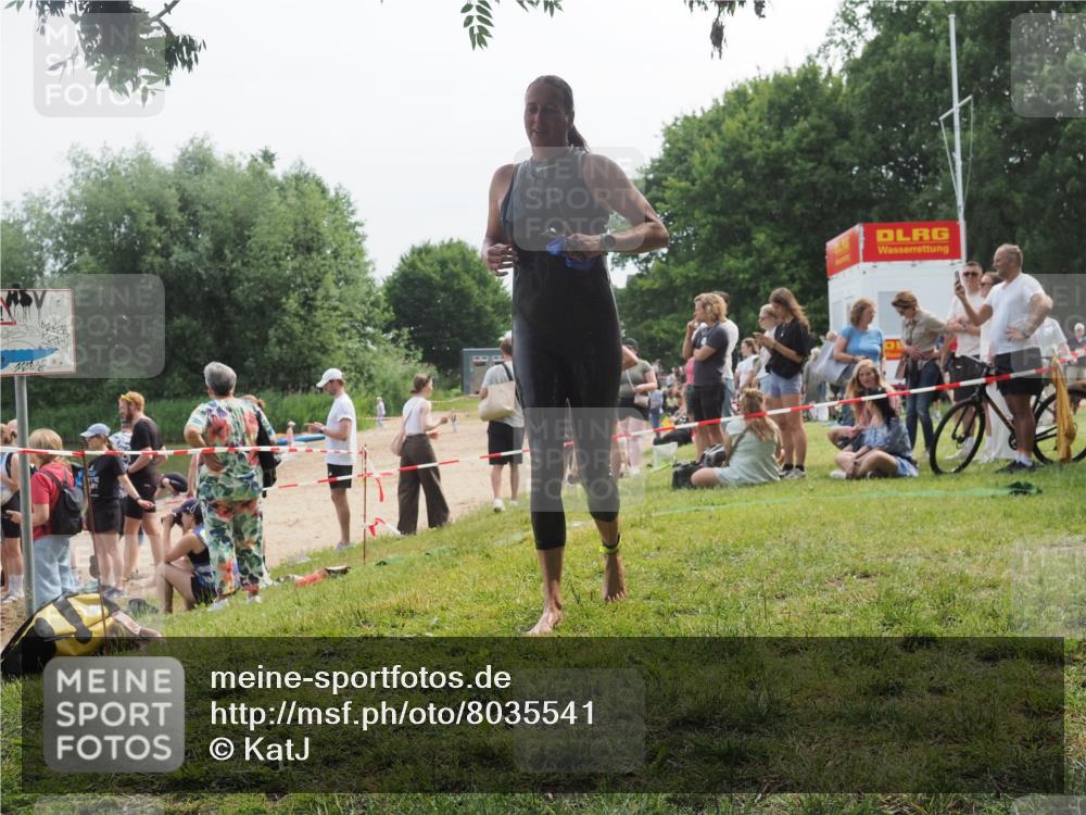 15.06.2025 - 27. Vierlanden-Triathlon KatJ http://msf.ph/oto/8035541 15.06.2025 11:20:17 Schwimmen 880, 930, 940, 976 meine-sportfotos.de