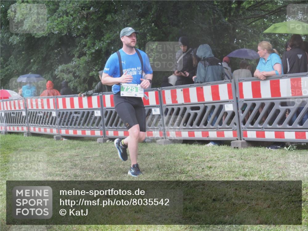 21.06.2025 - 27. Vierlanden-Triathlon KatJ http://msf.ph/oto/8035542 15.06.2025 13:51:55 Ziel 729, 1154 meine-sportfotos.de