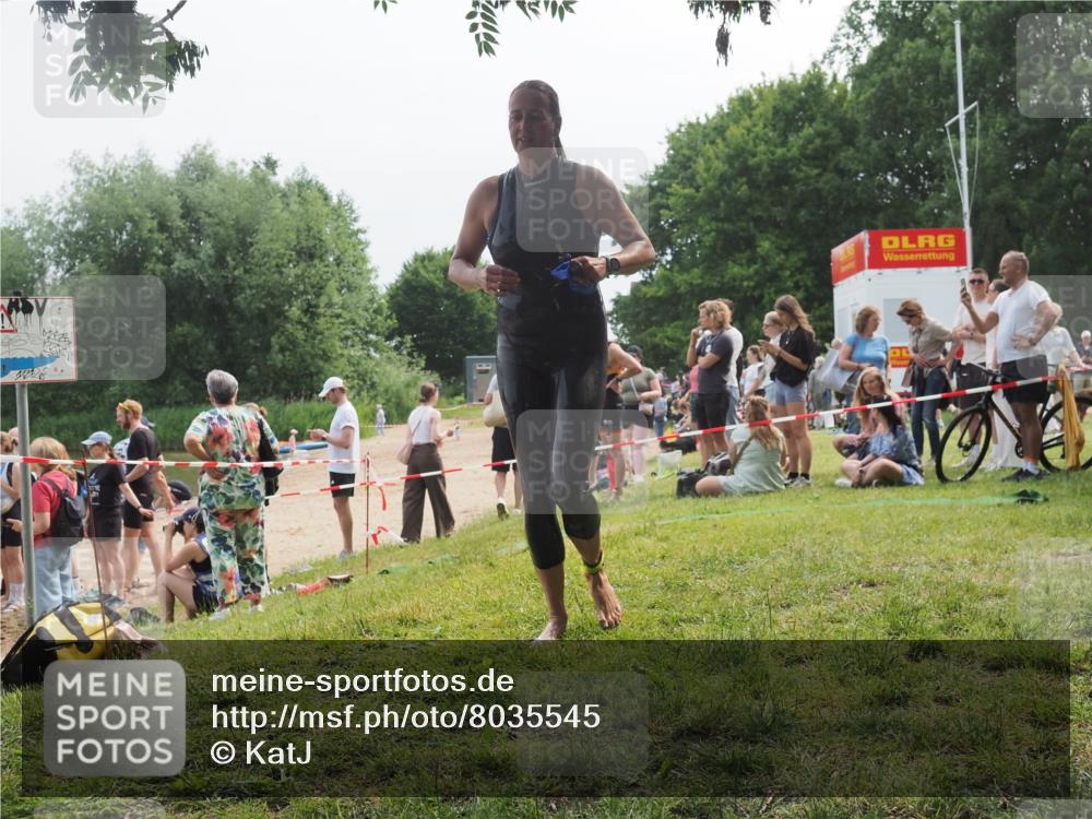 15.06.2025 - 27. Vierlanden-Triathlon KatJ http://msf.ph/oto/8035545 15.06.2025 11:20:18 Schwimmen 880, 926, 930, 940, 976 meine-sportfotos.de