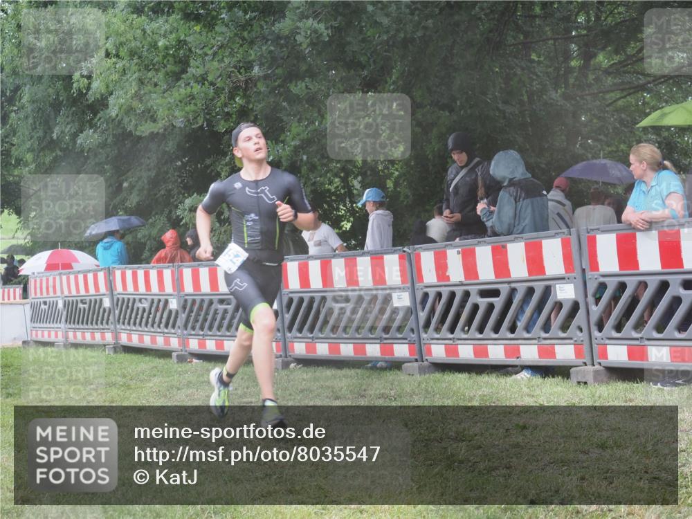 21.06.2025 - 27. Vierlanden-Triathlon KatJ http://msf.ph/oto/8035547 15.06.2025 13:51:57 Ziel 729, 1154 meine-sportfotos.de