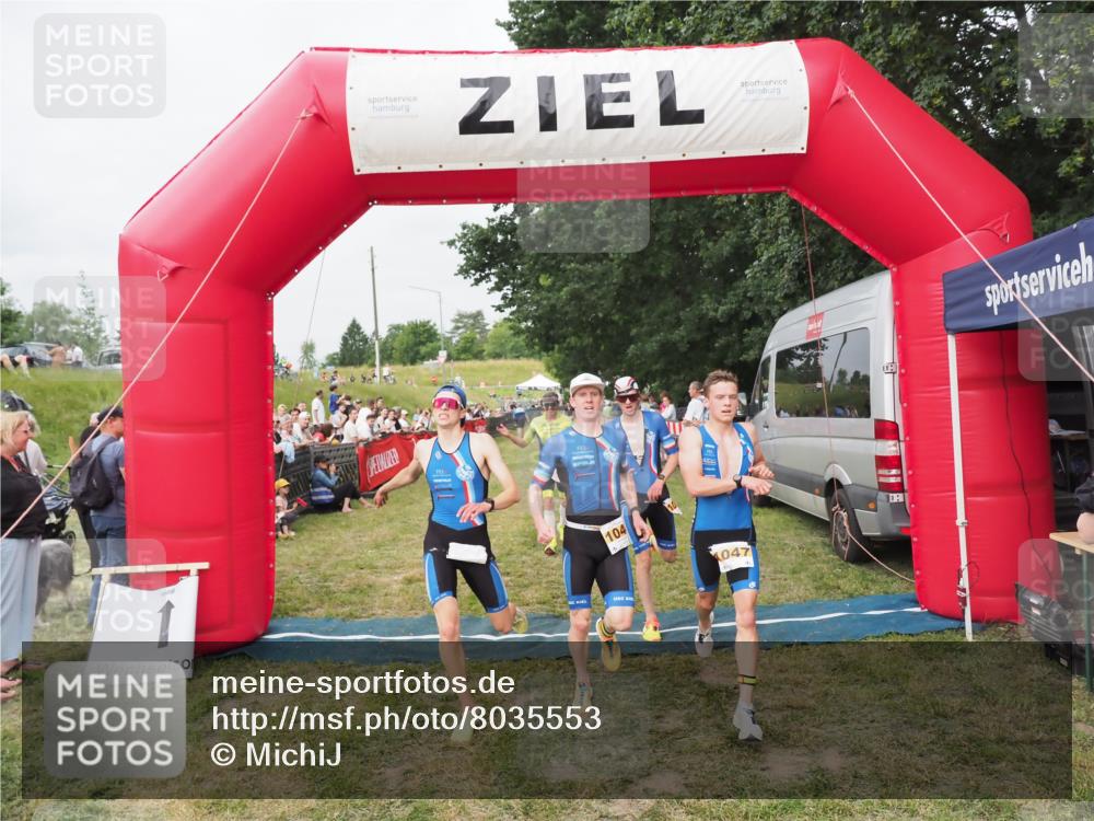 21.06.2025 - 27. Vierlanden-Triathlon MichiJ http://msf.ph/oto/8035553 15.06.2026 13:00:33 Ziel 94, 1044, 1046, 1047, 1048 meine-sportfotos.de
