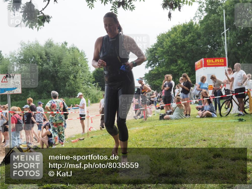 15.06.2025 - 27. Vierlanden-Triathlon KatJ http://msf.ph/oto/8035559 15.06.2025 11:20:18 Schwimmen 880, 926, 930, 940, 976 meine-sportfotos.de