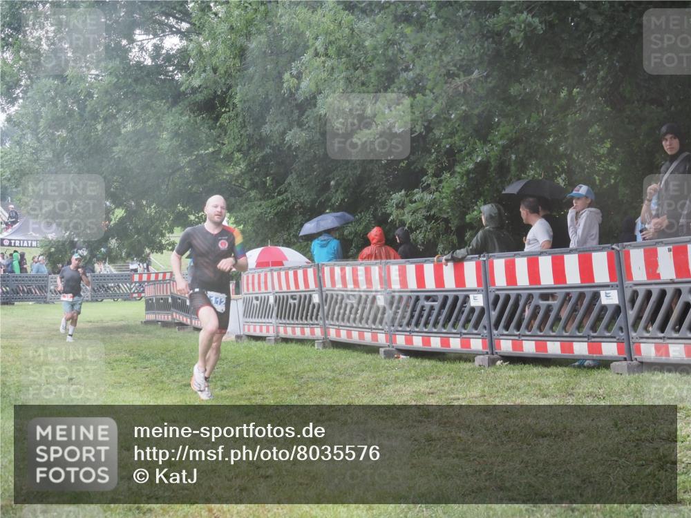 21.06.2025 - 27. Vierlanden-Triathlon KatJ http://msf.ph/oto/8035576 15.06.2025 13:52:12 Ziel 23, 1112, 1117, 1163 meine-sportfotos.de