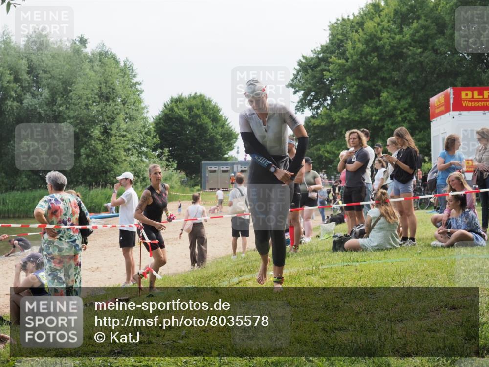 15.06.2025 - 27. Vierlanden-Triathlon KatJ http://msf.ph/oto/8035578 15.06.2025 11:20:24 Schwimmen 838, 880, 890, 926, 940 meine-sportfotos.de