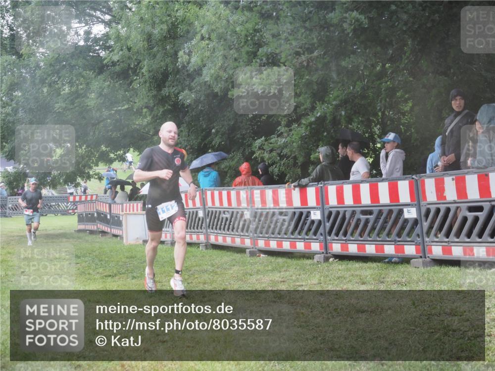 21.06.2025 - 27. Vierlanden-Triathlon KatJ http://msf.ph/oto/8035587 15.06.2025 13:52:12 Ziel 23, 1112, 1117, 1163 meine-sportfotos.de