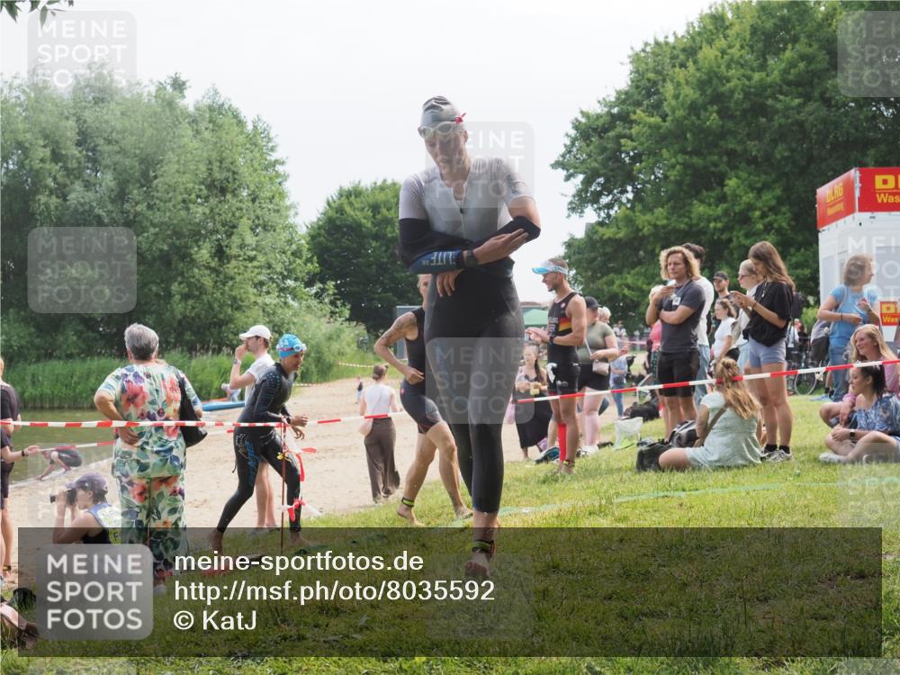 15.06.2025 - 27. Vierlanden-Triathlon KatJ http://msf.ph/oto/8035592 15.06.2025 11:20:25 Schwimmen 838, 880, 890, 926 meine-sportfotos.de