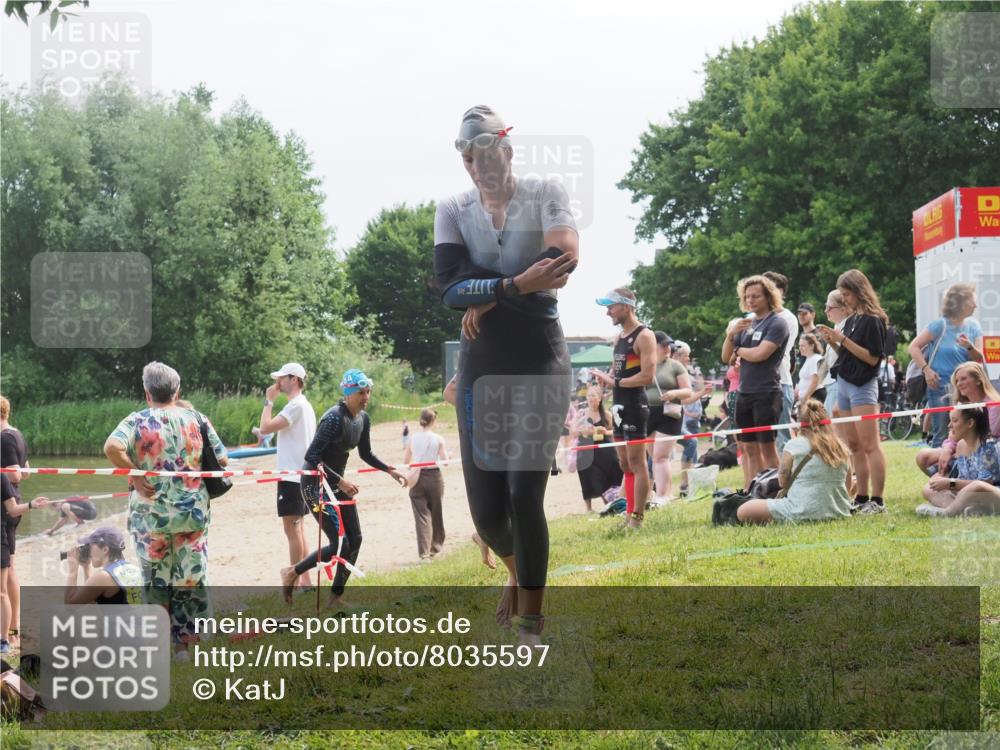 15.06.2025 - 27. Vierlanden-Triathlon KatJ http://msf.ph/oto/8035597 15.06.2025 11:20:25 Schwimmen 838, 880, 890, 926 meine-sportfotos.de