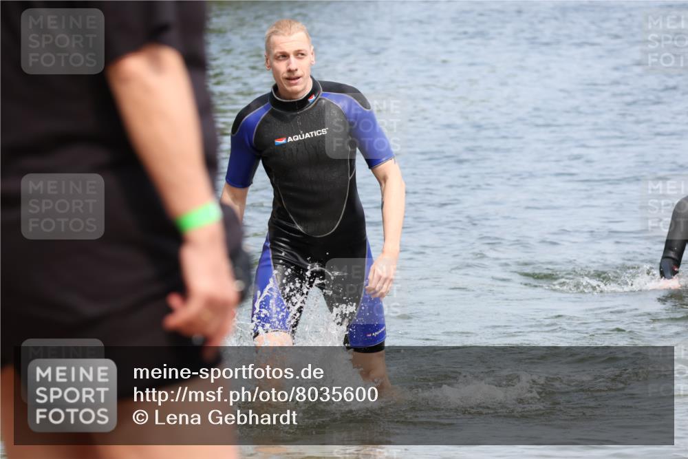 15.06.2025 - 27. Vierlanden-Triathlon Lena Gebhardt http://msf.ph/oto/8035600 15.06.2025 11:23:42 Schwimmen 956 meine-sportfotos.de