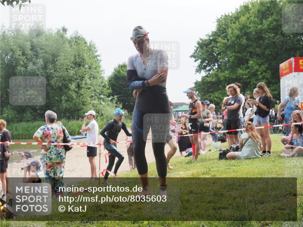 15.06.2025 - 27. Vierlanden-Triathlon KatJ http://msf.ph/oto/8035603 15.06.2025 11:20:25 Schwimmen 838, 880, 890, 926 meine-sportfotos.de