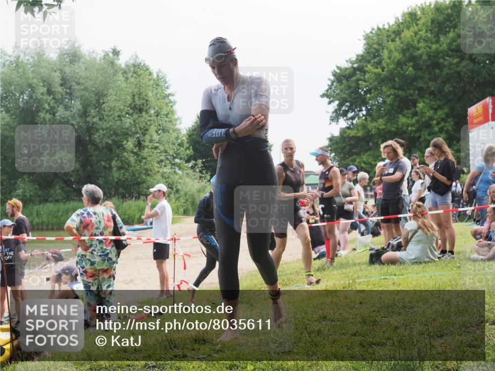 15.06.2025 - 27. Vierlanden-Triathlon KatJ http://msf.ph/oto/8035611 15.06.2025 11:20:25 Schwimmen 838, 880, 890, 926 meine-sportfotos.de