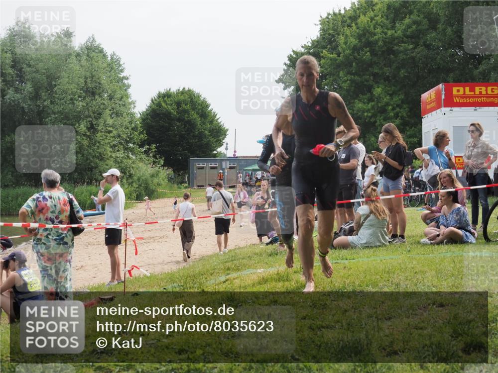 15.06.2025 - 27. Vierlanden-Triathlon KatJ http://msf.ph/oto/8035623 15.06.2025 11:20:27 Schwimmen 838, 880, 890, 926 meine-sportfotos.de