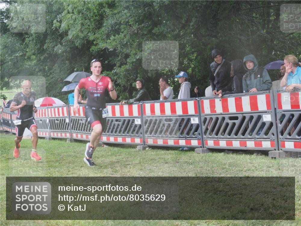 21.06.2025 - 27. Vierlanden-Triathlon KatJ http://msf.ph/oto/8035629 15.06.2025 13:52:20 Ziel 776, 1117, 1163 meine-sportfotos.de